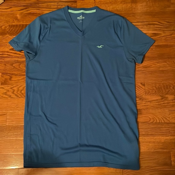 Hollister Other - Men’s V-Neck Short Sleeve Hollister T-Shirt